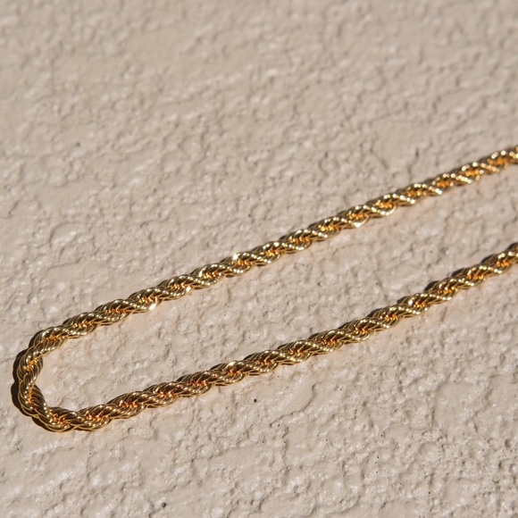CLOSING SALE!❤️18K Gold Plated Bold rope Chain Necklace - Picture 6 of 8